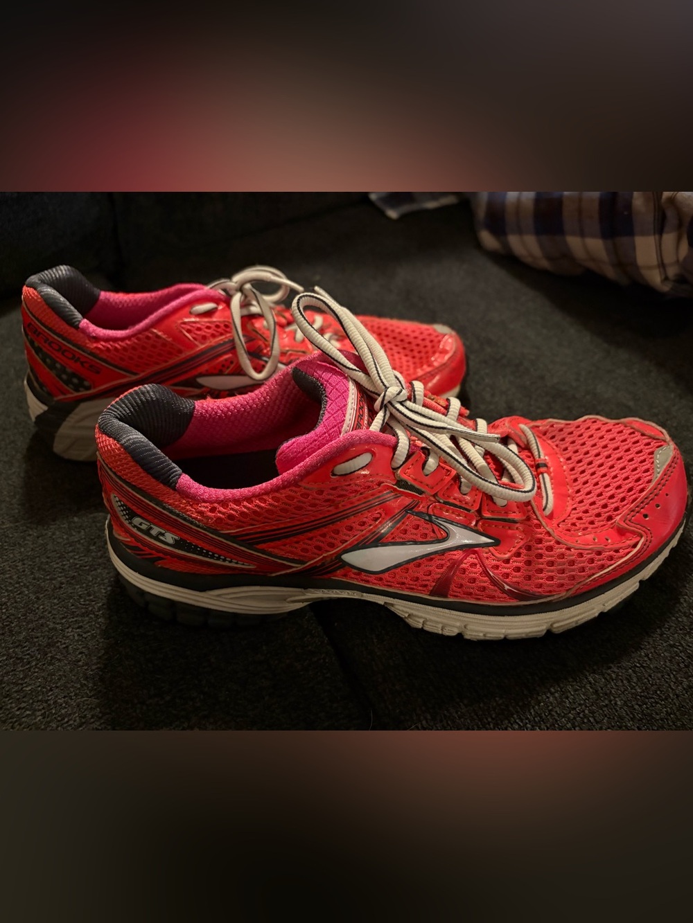 Brooks Women’s Pink Athletic Running Shoes with White Accents